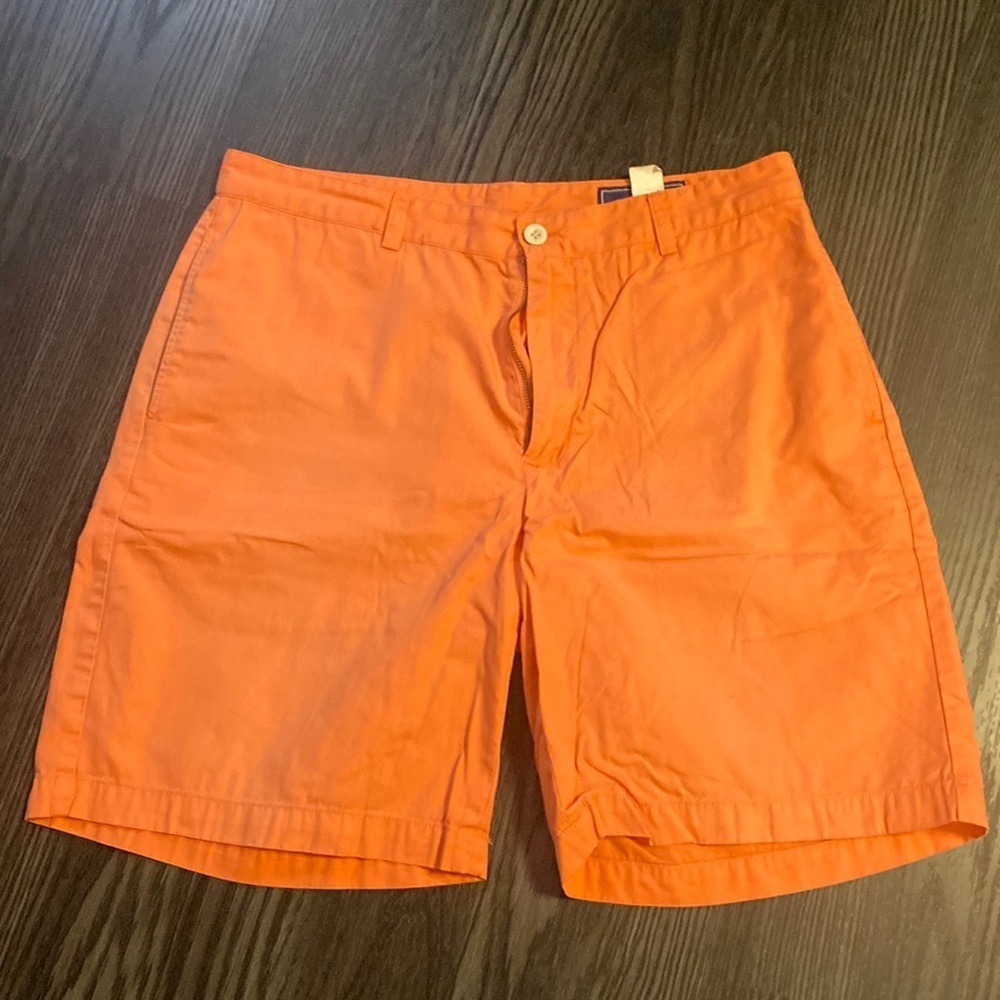 VINEYARD VINES shorts size 35
Waist 17”
Inseam 9”